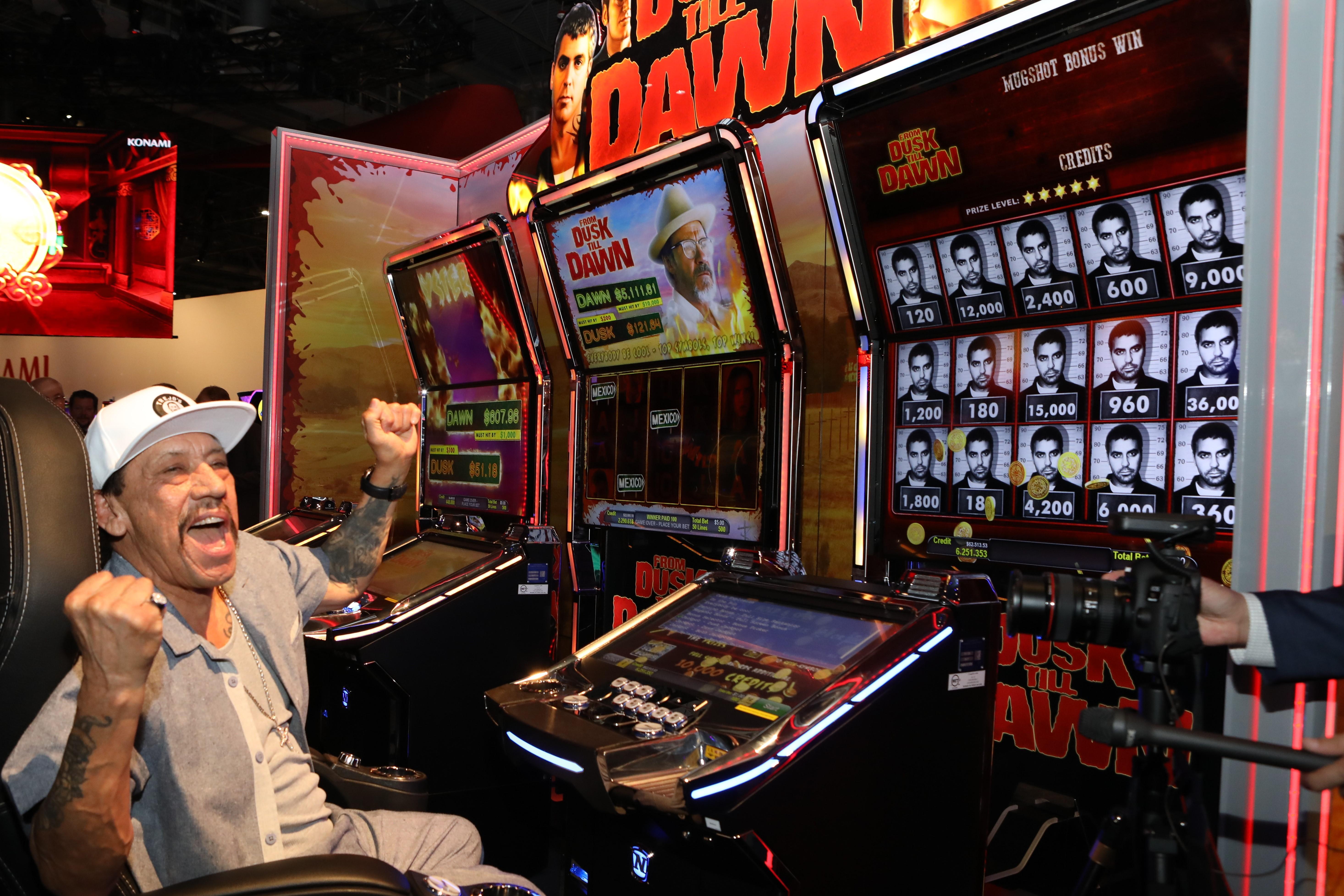 О чаплин казино казино игровой автомат бесплатно
